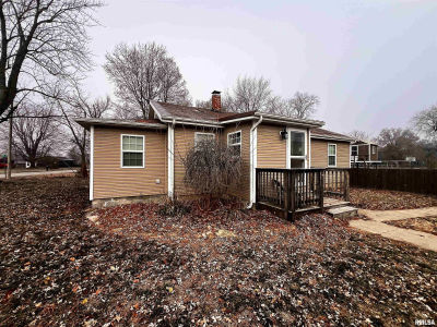 829 E Jefferson St Ashley, IL 62808