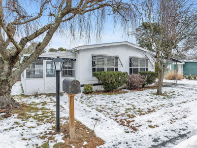 525183 Riverleigh Ave Riverhead, NY 11901