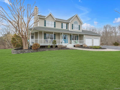 108 Vista Ct Riverhead, NY 11901