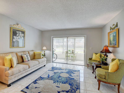 5 Abbey Ln APT 108 Delray Beach, FL 33446
