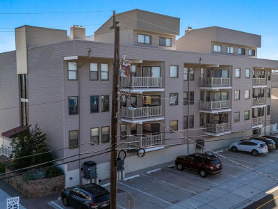 215 Surf Ave APT 203 North Wildwood, NJ 08260