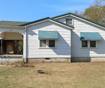 207 N 9th St Okemah, OK 74859