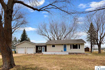 208 E South St Janesville, MN 56048