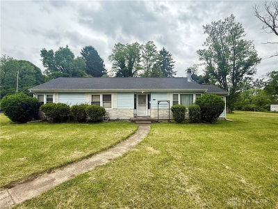 2002 Scioto Dr Springfield, OH 45506