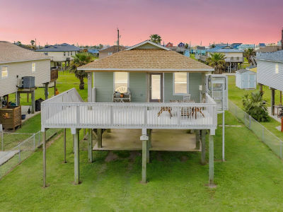 433 Seabean St Surfside Beach, TX 77541