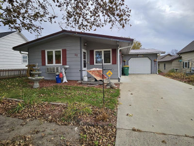 512 W 5th St Graceville, MN 56240