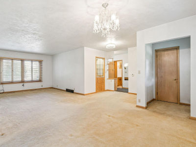 100 Hillside Dr W Oelwein, IA 50662