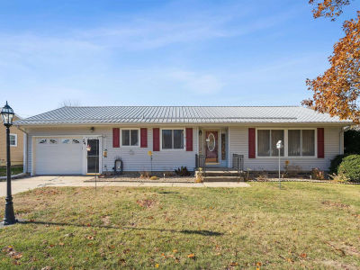 24 12th Ave SE Oelwein, IA 50662