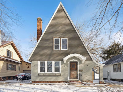 309 3rd Ave SE Oelwein, IA 50662