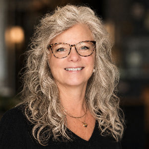 Sharlisa Ciavarelli Top real estate agent in Mason City