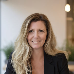 Julia Corkey Top real estate agent in Naperville
