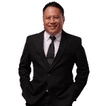 Headshot of Lam Dinh, real estate agent