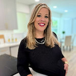 Headshot of Amelia Sabater, real estate agent
