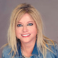 Cher Revolinski Top real estate agent in Englewood