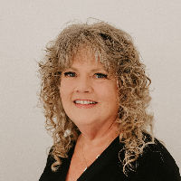 Lee Ann Hunt Top real estate agent in Red Bluff
