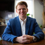 Headshot of Mike Gordon, real estate agent