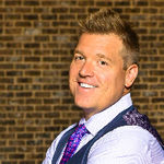 Headshot of Chuck MacPhee, real estate agent