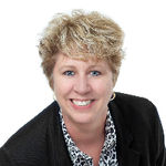 Headshot of Cat Benitez, real estate agent
