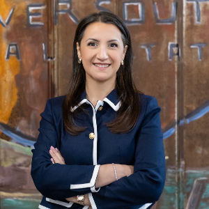 Deniz ozgur Top real estate agent in Sayville
