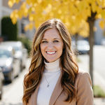 Headshot of Amber Simon, real estate agent