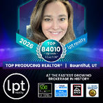 Headshot of Melanie Boothe, real estate agent