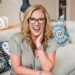 Headshot of Meshell Perry, real estate agent