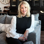 Headshot of Lori Fowler, real estate agent