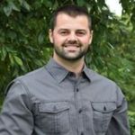 Headshot of Russell Horn, real estate agent