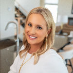 Headshot of Gina Guarino, real estate agent