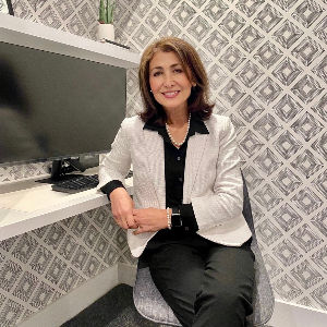 Fara Espandi Top real estate agent in Rutherford