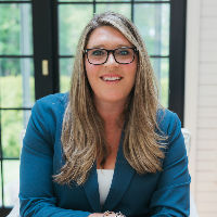 Darlene Umina Top real estate agent in Waltham.