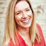 Headshot of Jes Waller, real estate agent