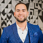 Headshot of Henry Guillen, real estate agent