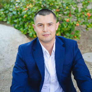 Alex Martinez Top real estate agent in Palm Desert