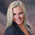 Headshot of Lauren Boyles, real estate agent