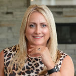 Headshot of Lisa Mccoy, real estate agent