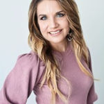 Headshot of Amber Nefzger, real estate agent