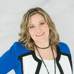 Headshot of Amber Hendricksen, real estate agent