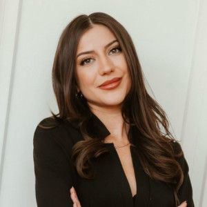 Julia White Top real estate agent in West Hartford