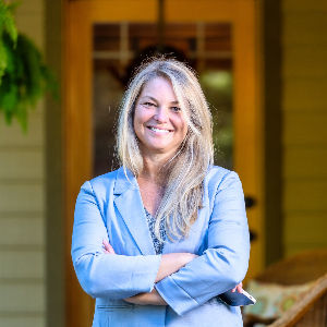 Teia Golden Top real estate agent in Mccall