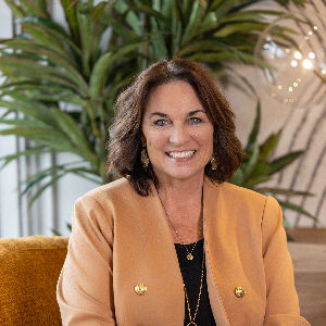 Rosie Rourke Top real estate agent in Renton