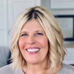 Headshot of Lora Reynolds, real estate agent