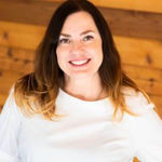 Headshot of Stacy Pickens, real estate agent