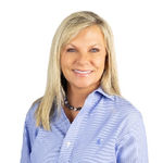 Headshot of Melanie Pitts, real estate agent