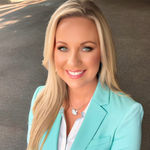 Headshot of Courtney Cloer, real estate agent