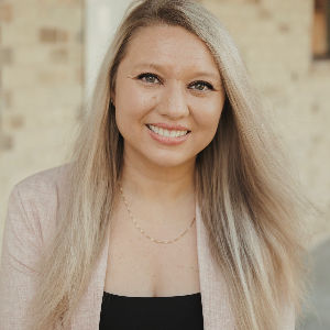 Julia Brown Top real estate agent in Moore
