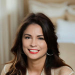 Headshot of Daniela Fernandez, real estate agent