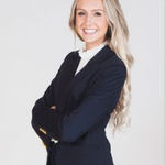 Headshot of Isabella Thomas, real estate agent