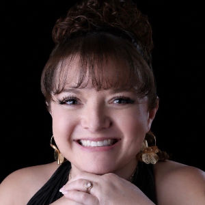 Holly Cavins