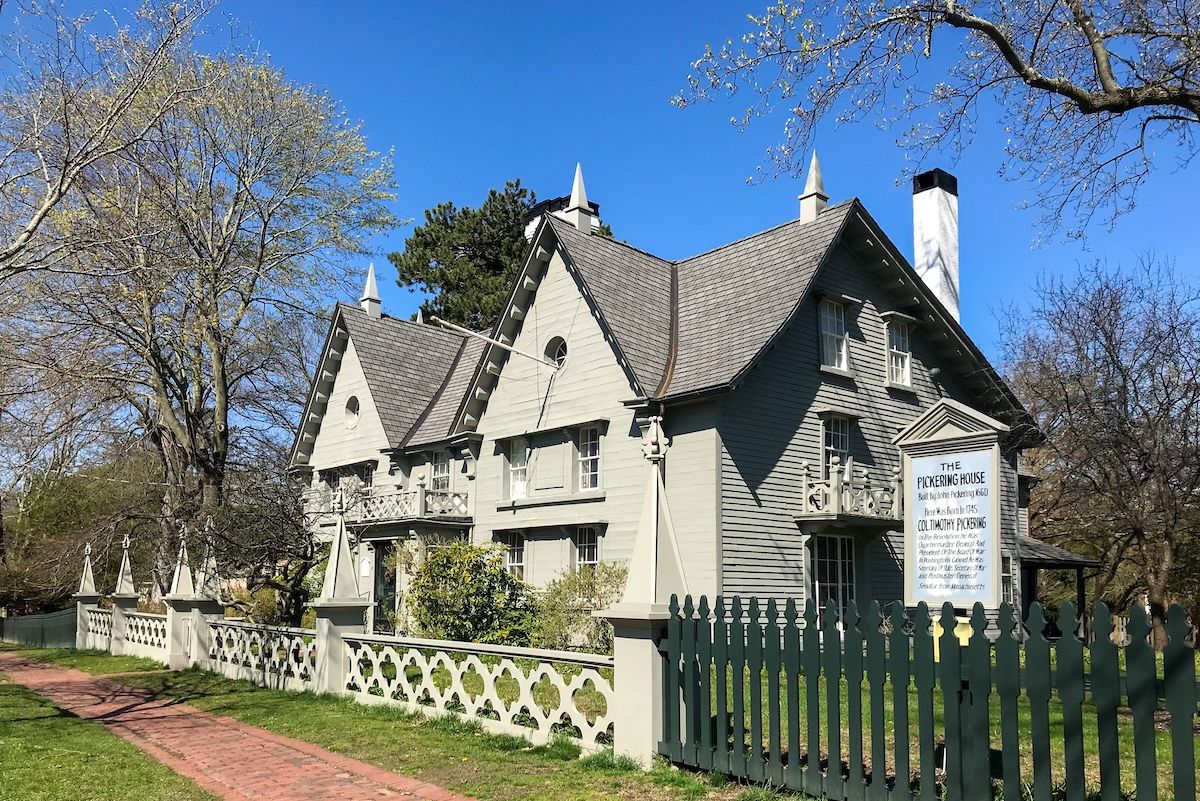 houses near cemetery